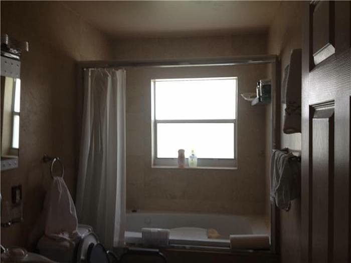 1st image of 3915 NW 89th Ave