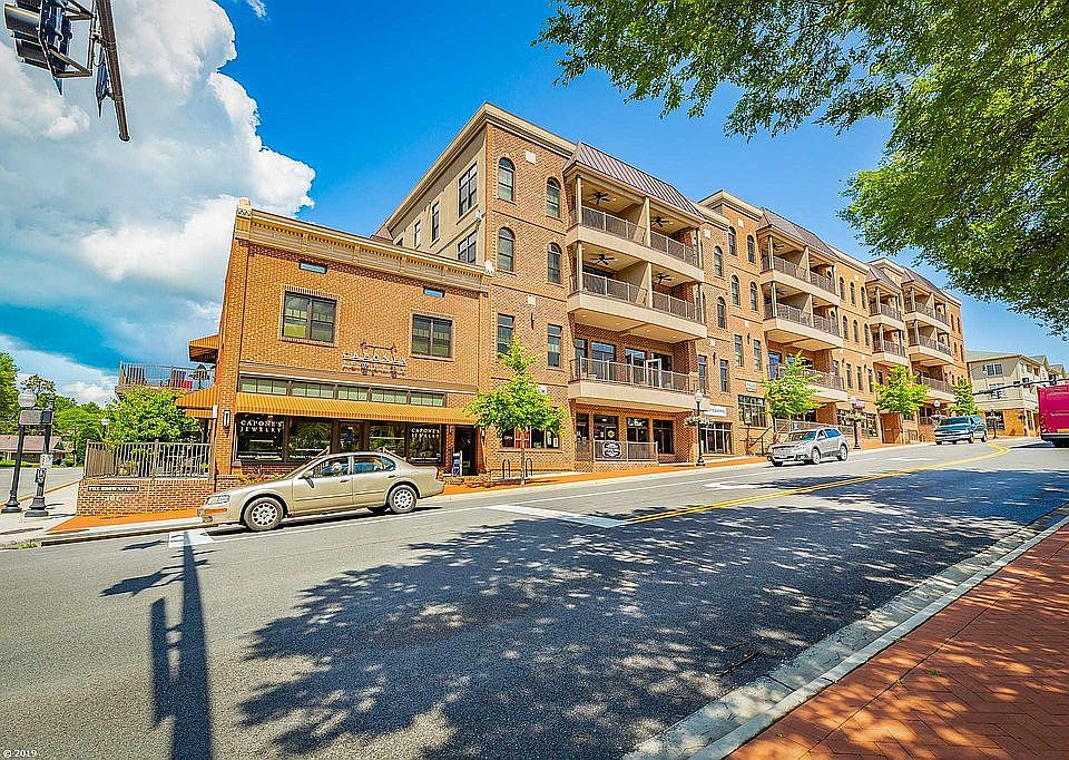 1st image of 301 S Main St #302