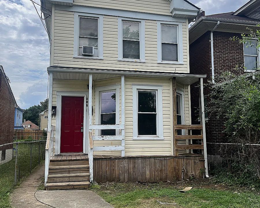 1st image of 917 Stewart Ave SE #2