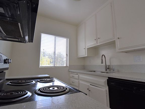 4th image of 14120 Hamlin St APT 15