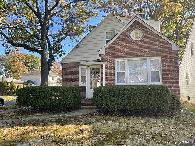 1st image of 58 Hastings Ave