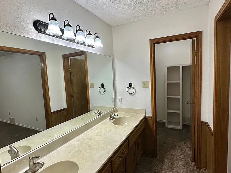 510 N Gardner Ave — Photo 10