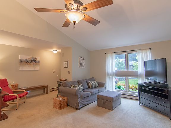 3rd image of 72 Queen Mary Dr