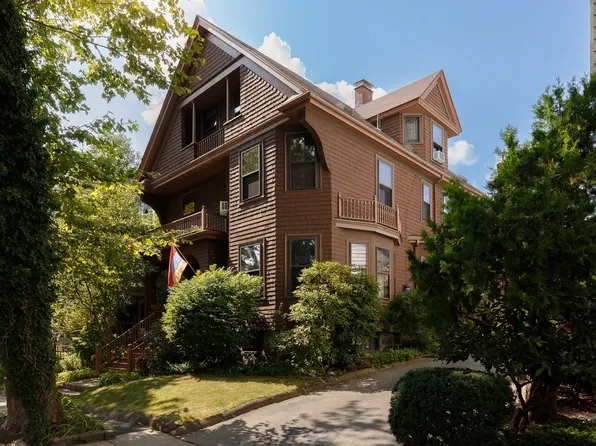 3 Moultrie St, Dorchester, MA 02124