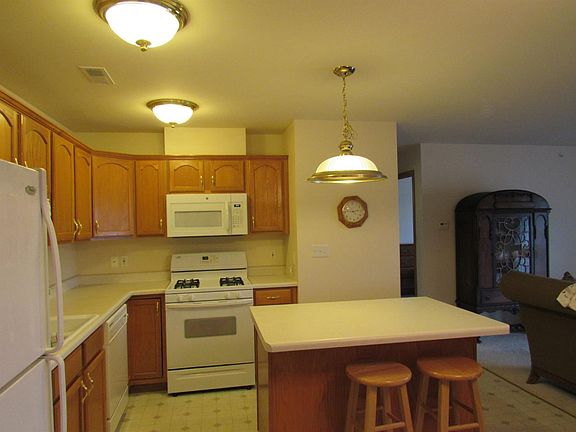 4th image of 2005 W 75th Pl Unit 22
