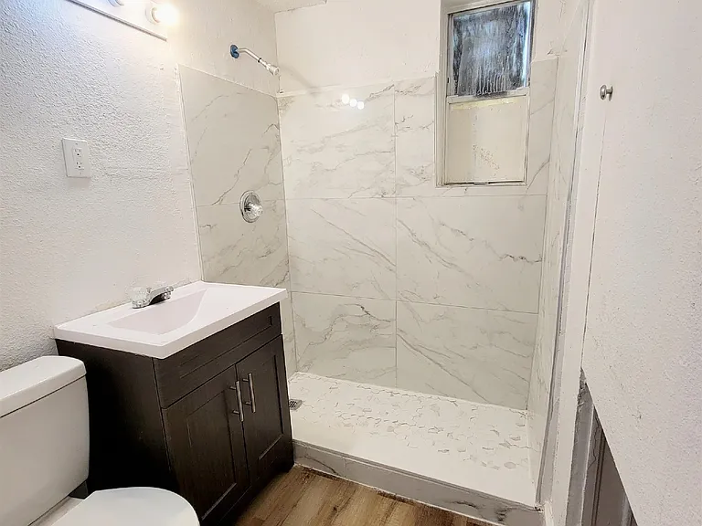906 N Veterans Dr — Photo 7