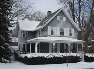 44 Locust St, Oconomowoc, WI 53066