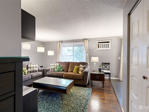 3rd image of 532 E Alder #6