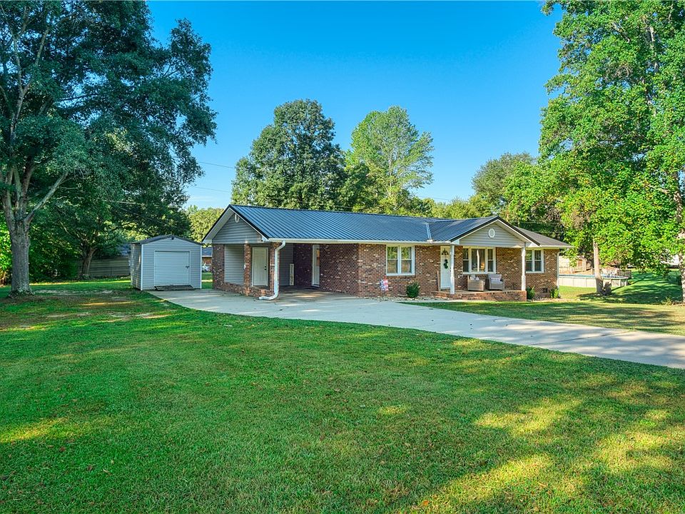 1st image of 207 Ridgecrest Way