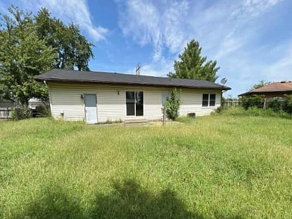 3rd image of 409 Lee Ave