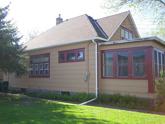 4th image of 124 1st Ave NE