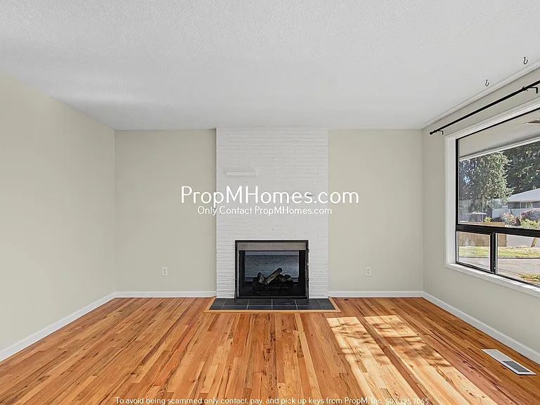 11908 SE 56th Ave — Photo 3