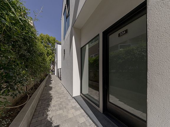 5th image of 534 E San Jose Ave
