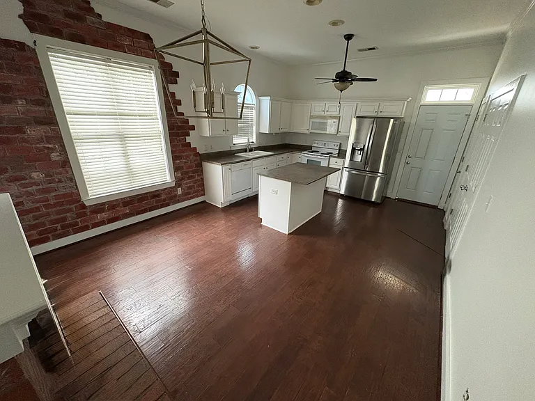 4665 Clubview Dr — Photo 8