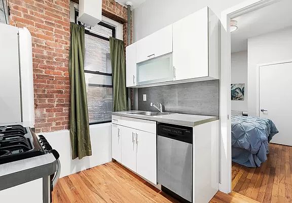 3rd image of 857 9th Ave #D3
