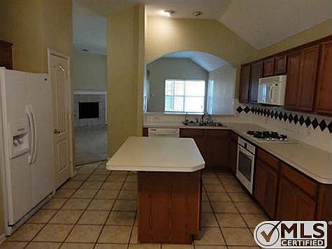 1st image of 202 Cinnamon Cir