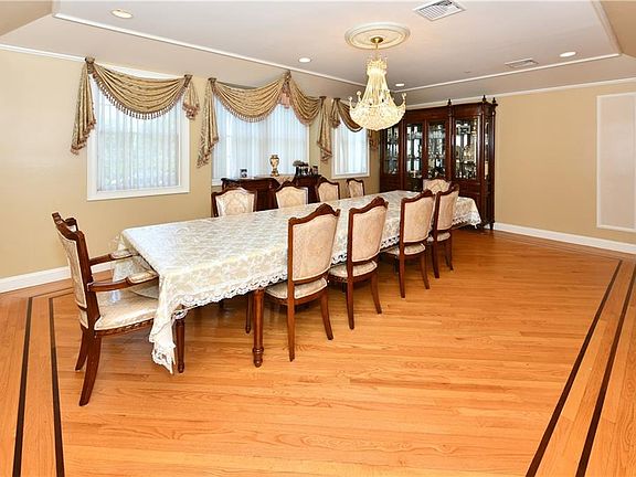 3rd image of 50 Horton Dr