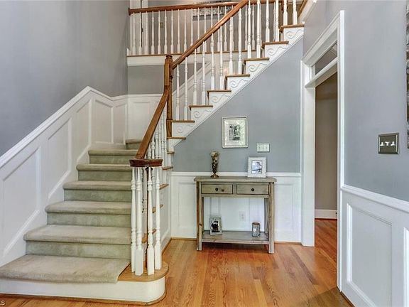 3rd image of 6 Leeward Ct