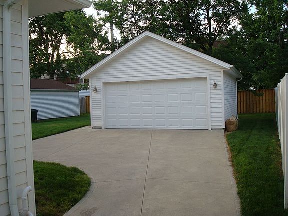 Oversized 2 Car Garage