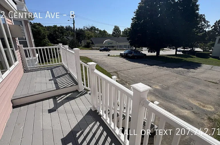 712 Central Ave #B — Photo 3