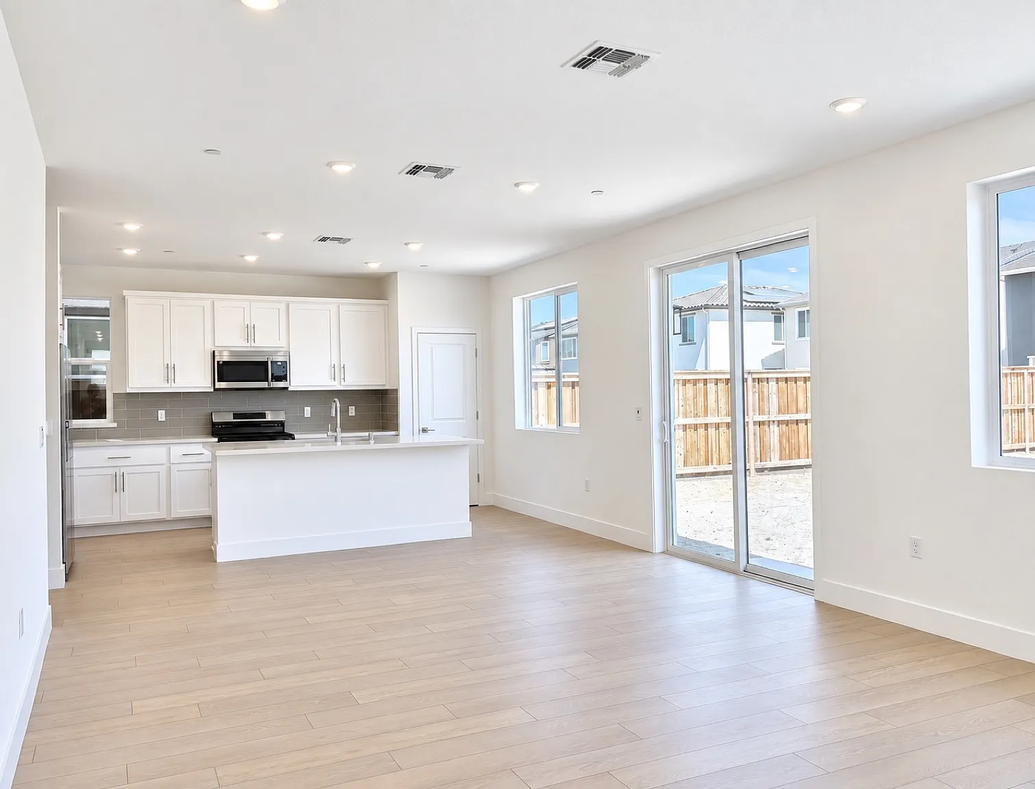 4 bed, 2152 sqft, $600 — Photo 3