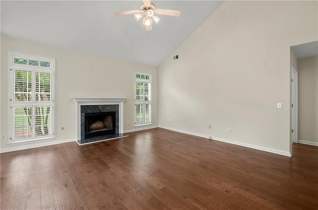 4 bed, 2.5 bath, 2505 sqft, $3,200 — Photo 4