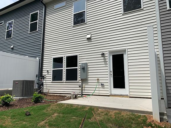 4th image of 843 Oak Center Dr #1