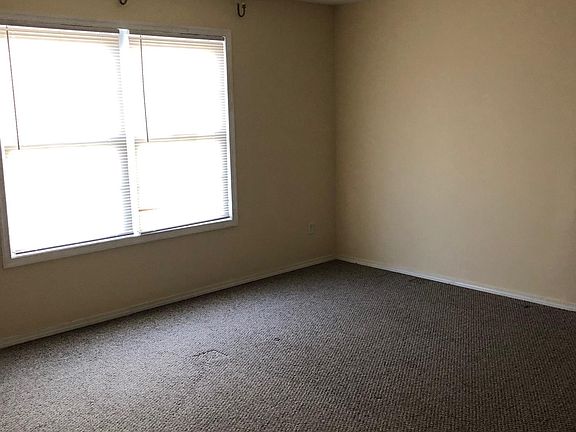 Large 1st floor master bedroom