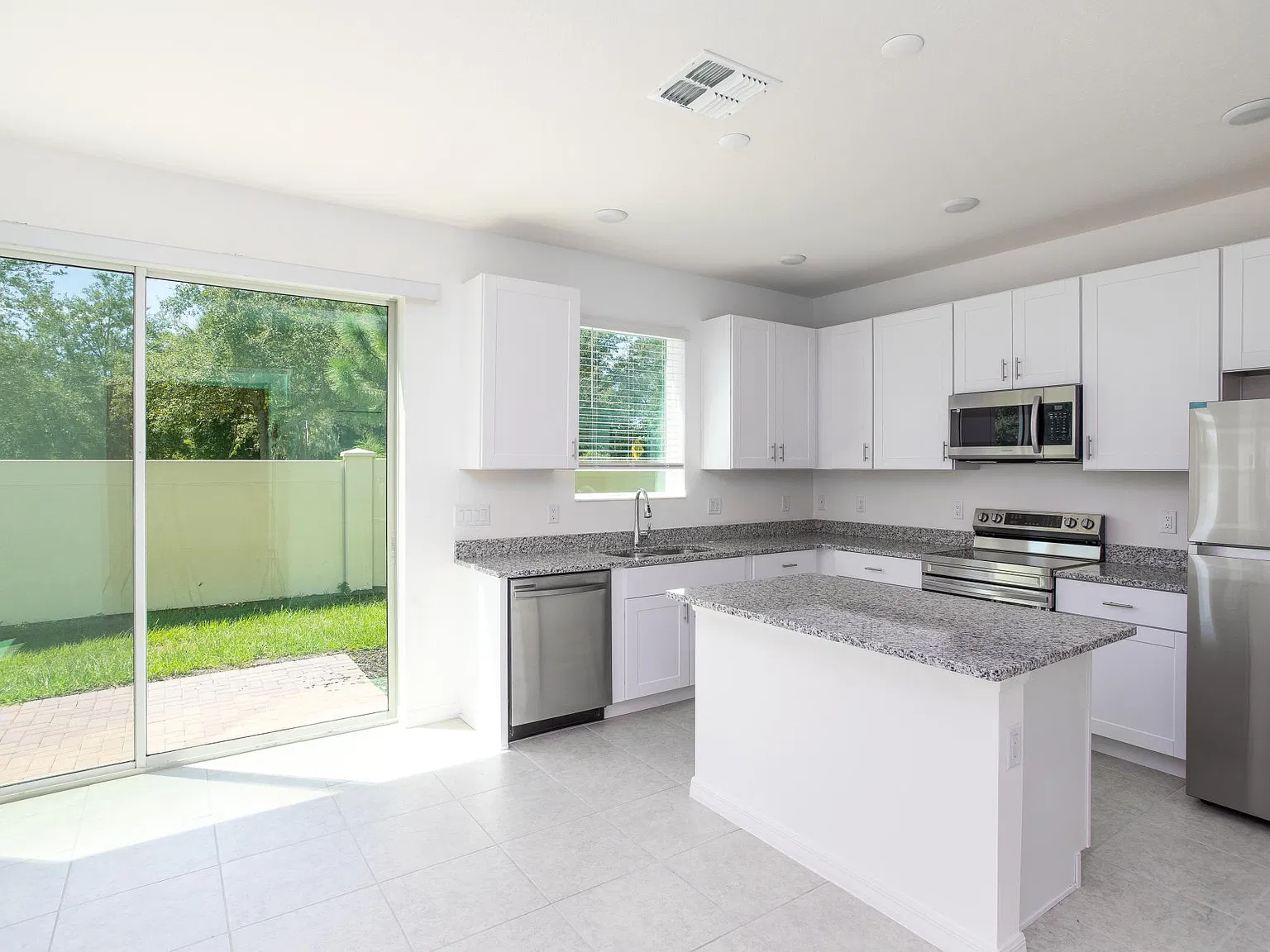 3 bed, 1704 sqft, $2,200 — Photo 4