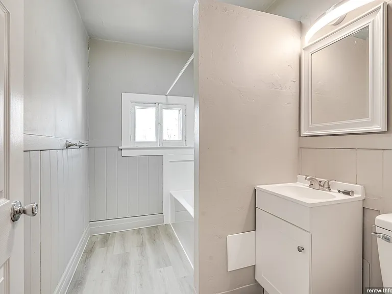 803 N. Broadway — Photo 14