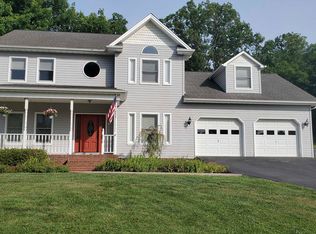 4430 Lake Forest Dr, Kingsport, TN 37663