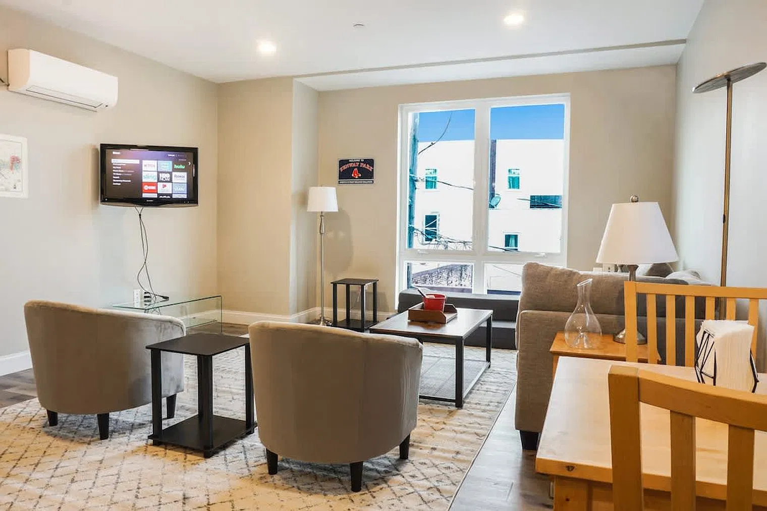 1 bed, 1.0 bath, 775 sqft, $3,739 — Photo 3