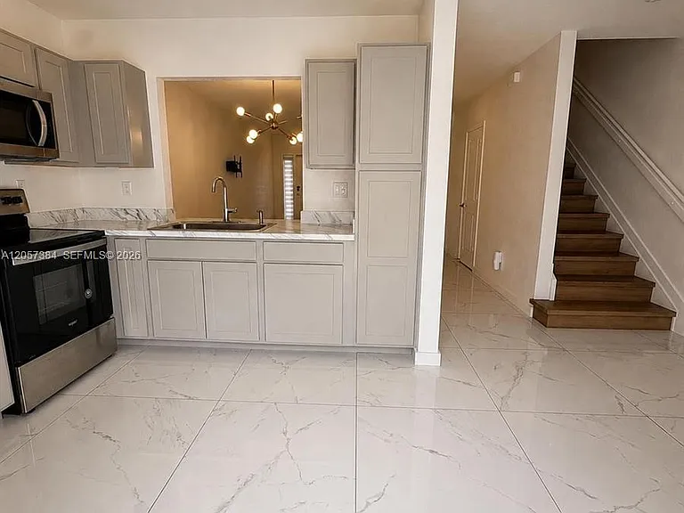 461 NE 5th Way #461 — Photo 3