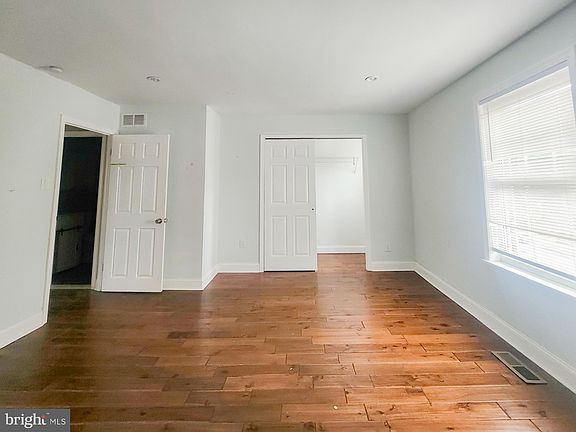 4th image of 7909 Buist Ave