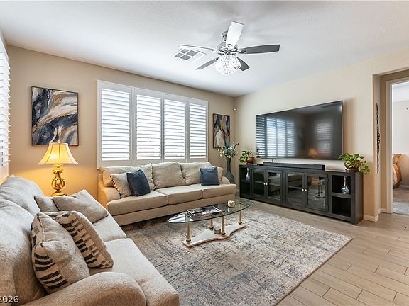 4th image of 6037 La Coste St