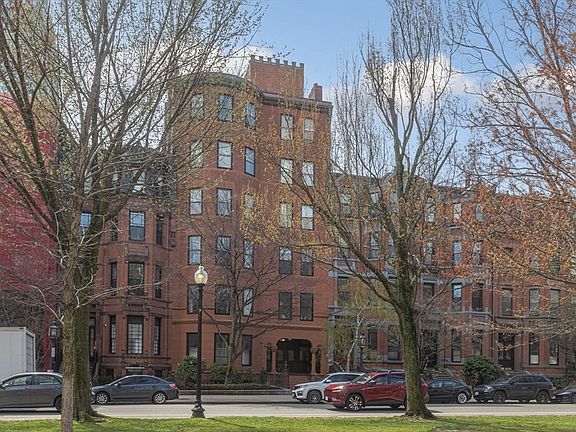 2nd image of 290 Commonwealth Ave APT 4