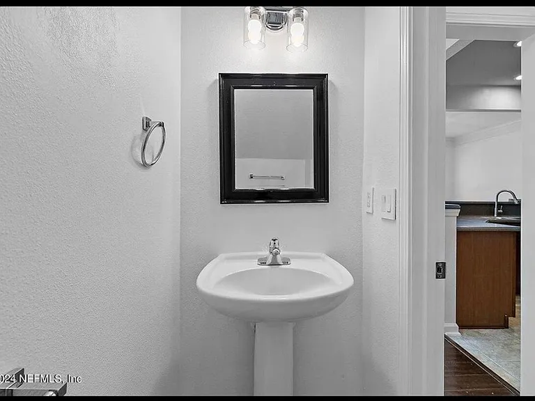 11187 Castlemain Cir W — Photo 7