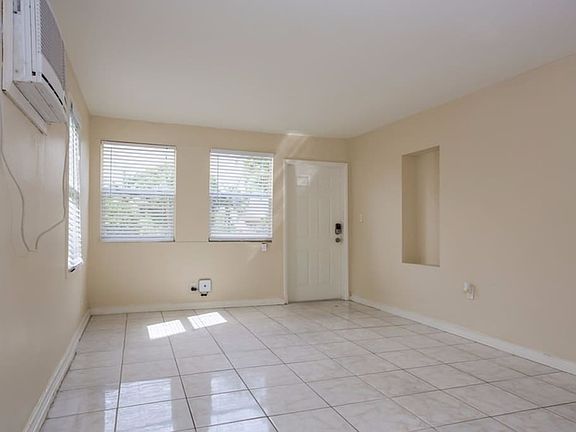 5th image of 2615 SW 58th Ave