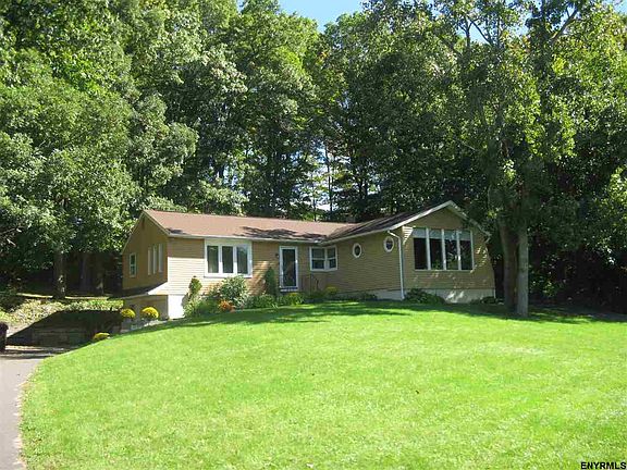 3rd image of 32 Locust Dr