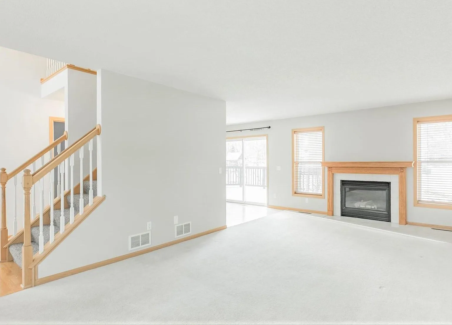8016 Greenbriar Ln — Photo 3