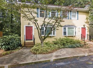 10 Holly Downs Ct NW, Atlanta, GA 30318