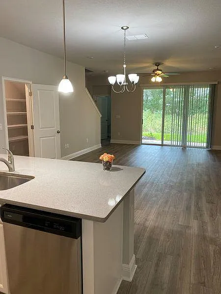 3 bed, 2.5 bath, 1968 sqft, $2,850 — Photo 4