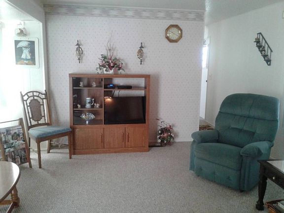 3rd image of 18 Temple Cir