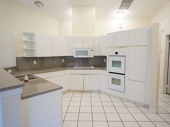 4th image of 19363 NW 11th St