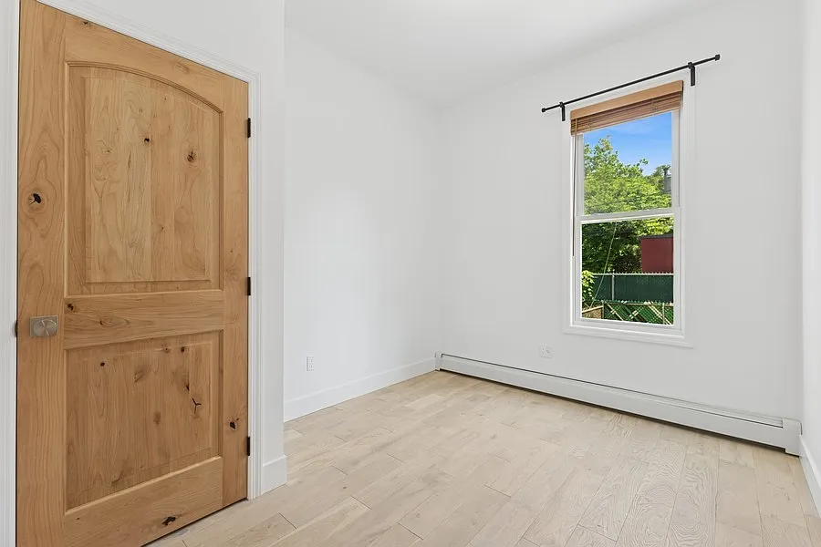 144 Somers Street — Photo 3