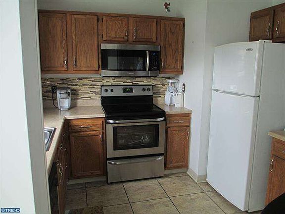 5th image of 1000 S Broom St APT A