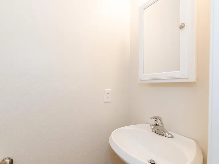 484 W 1490 N #102 — Photo 22