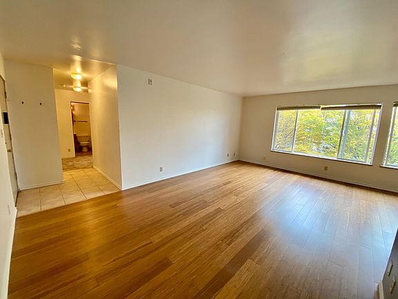 5th image of 509 19th Ave E #306