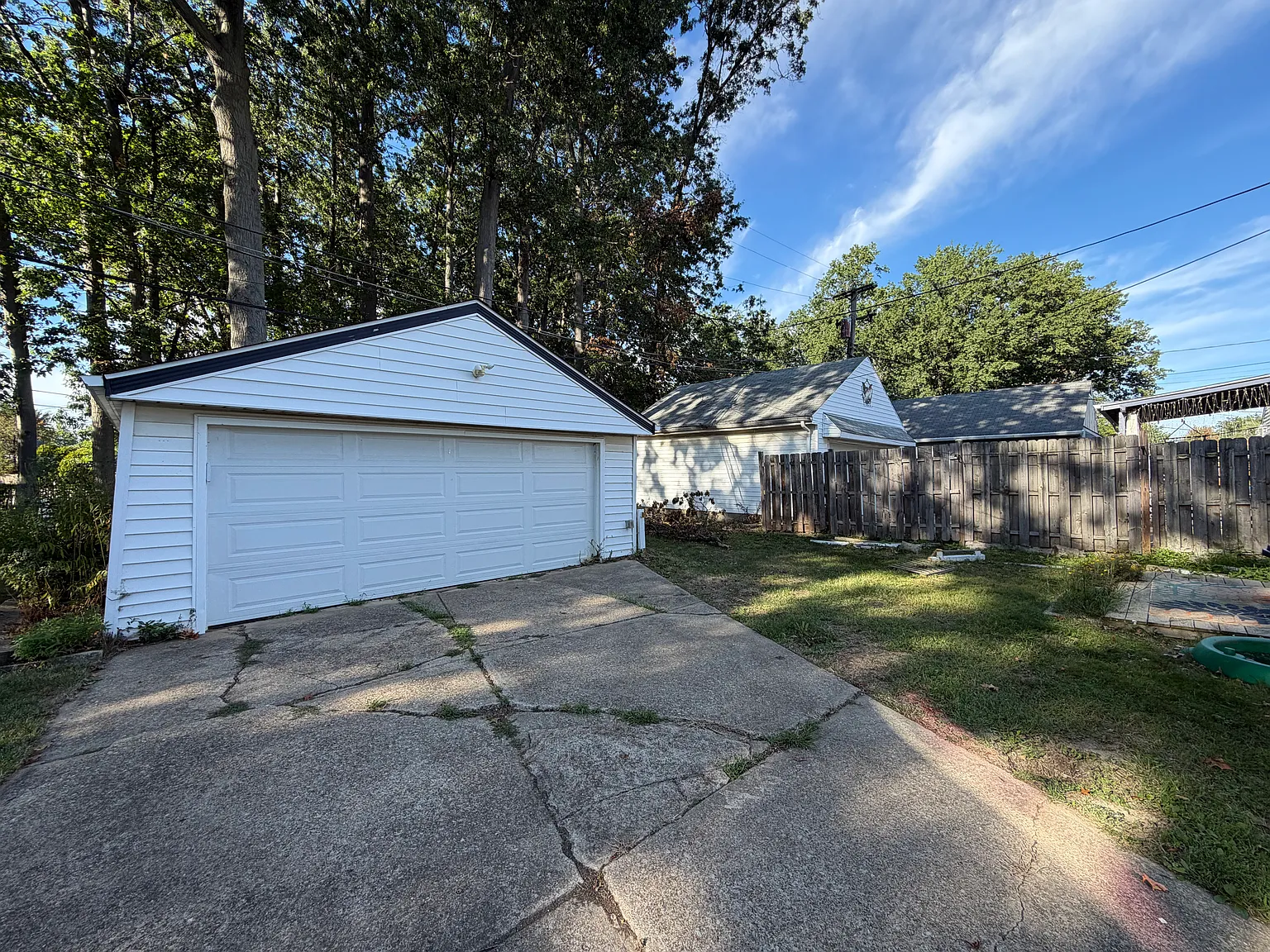 3 bed, 1000 sqft, $1,600 — Photo 3