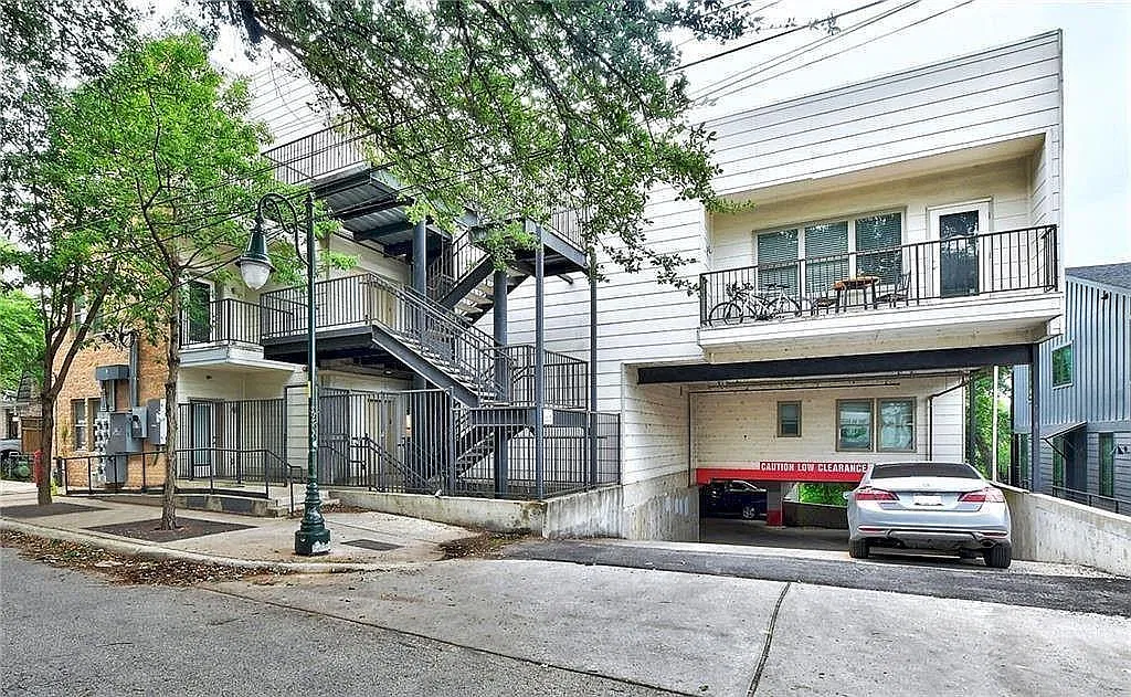 2708 San Pedro St — Photo 2